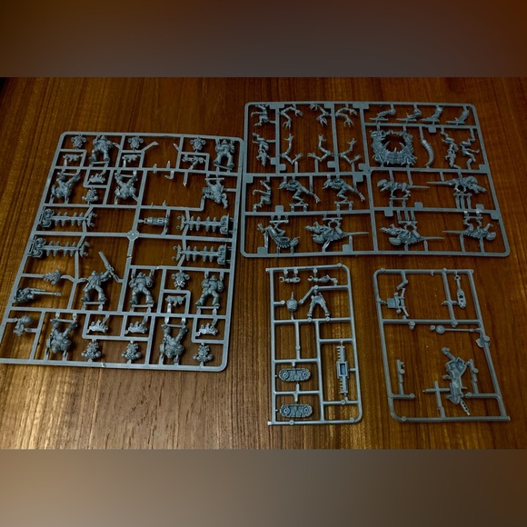 Warhammer-40,000 Battle for Macragge Game Set - Picture 3 of 10